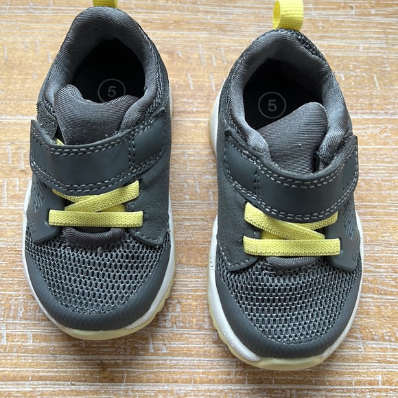 Cat & Jack Toddler Ari Apparel Sneakers - Picture 4 of 8